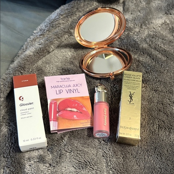 Lip and Cheek Makeup Set w/ Travel Mirror! - Picture 2 of 2